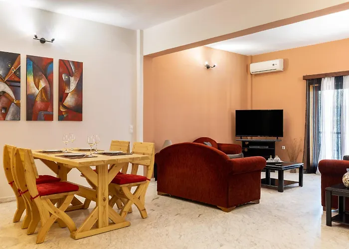 Big Spacious Apartment In The Heart Of The City!